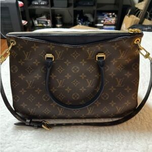 Louis Vuitton women handbag brown color leather